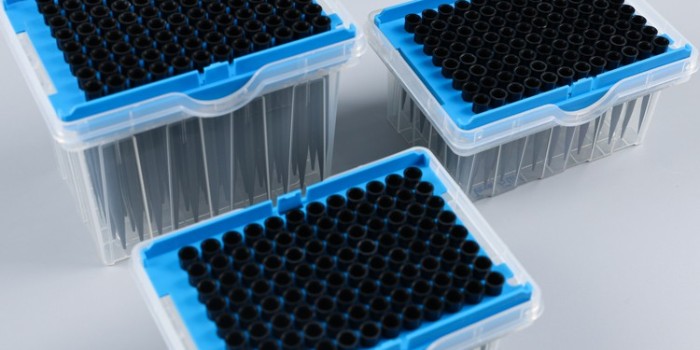 黑色聚丙烯導(dǎo)電移液器吸頭通過(guò)自動(dòng)液體處理器提供準(zhǔn)確的分液