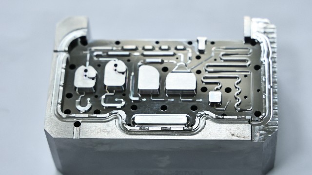 精密模具生產(chǎn)制造